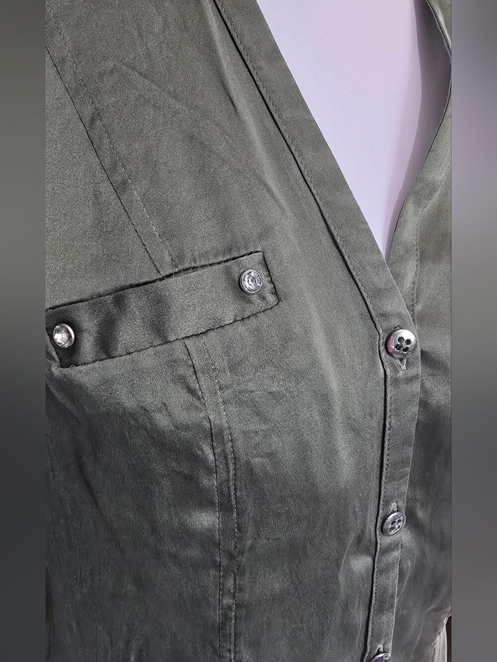 White House Black Market Olive Green Button-Front Blouse 95% Silk - Picture 3 of 7